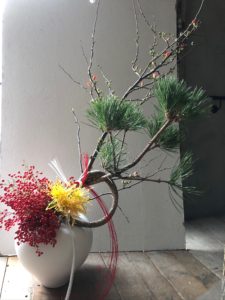 フラワーアレンジメント　結び松　南天　菊　ボケ　岐阜市花屋　お正月