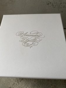 岐阜市花屋　GREEN VEIL ギフトボックス　フラワーアレンジメント　20周年記念　ヴェロニカハリム