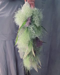 岐阜市花屋　グリーンヴェール スモークツリー　フラワーレッスン スモークツリーガーランド　ガーランド　スモークグラス　ユーカリ　