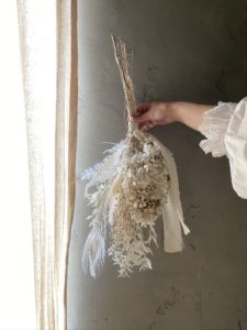 岐阜市花屋　花屋　ドライフラワー　フラワーレッスン プリザーブドフラワー　スワッグ　ホワイトスワッグ　