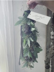 岐阜市花屋　岐阜花屋　花屋　グリーンベール グリーンヴェール greenveil　フラワーレッスン　ドライフラワー　プリザーブドフラワー　観葉植物　ウエディング　クリスマス　クリスマスガーランド　ユーカリ アジサイ　ブルーアイス